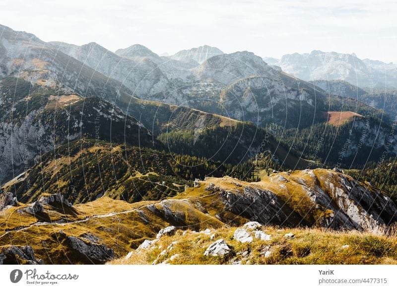 Berchtesgadener Alpen Bergpanorama alpen wanderroute Wanderweg pfad strecke vorwärts gipfel berge bergwandern wanderung aufwärts gipfelkreuz steinig herbst