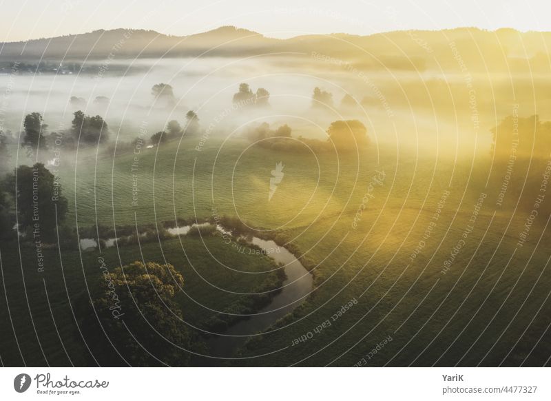 Schwarzachtal im Herbstnebel nebelig herbstlich morgen Morgendämmerung morgennebel morgens Lichteinfall lichtschein sonnenlicht sonnenstrahlen Fluss Flusslauf