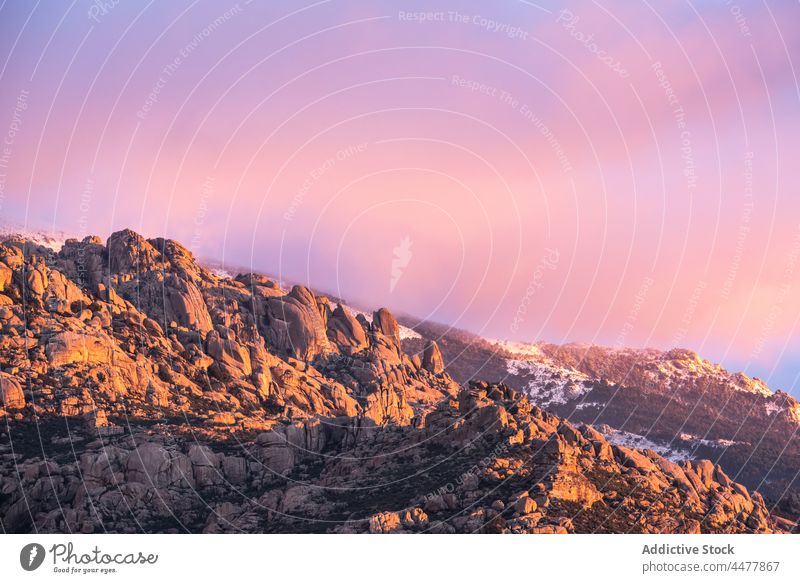 Felsige Berge mit Wolken Berge u. Gebirge Morgen Felsen Sonnenuntergang Natur Gelände Hochland rau Landschaft Sonnenaufgang Geologie Madrid Spanien