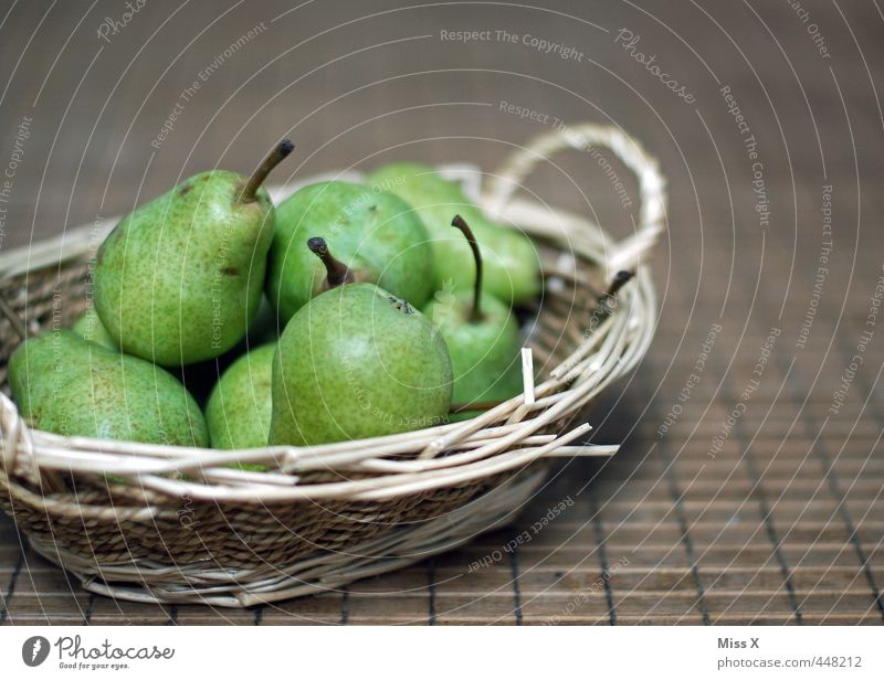 Birnenkörbchen Frucht Ernährung Bioprodukte Vegetarische Ernährung frisch Gesundheit lecker saftig sauer süß grün Korb Erntedankfest Schalen & Schüsseln reif