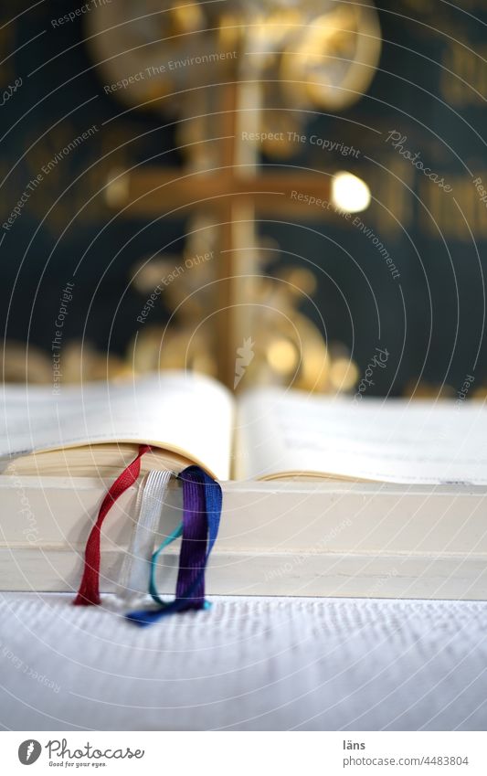 UT Teufelsmoor l am Altar Kirche Buch Religion Bibel Gesangbuch Kreuz Christentum heilig Hoffnung Gottesdienst Glaube Religion & Glaube Licht Gotteshaus