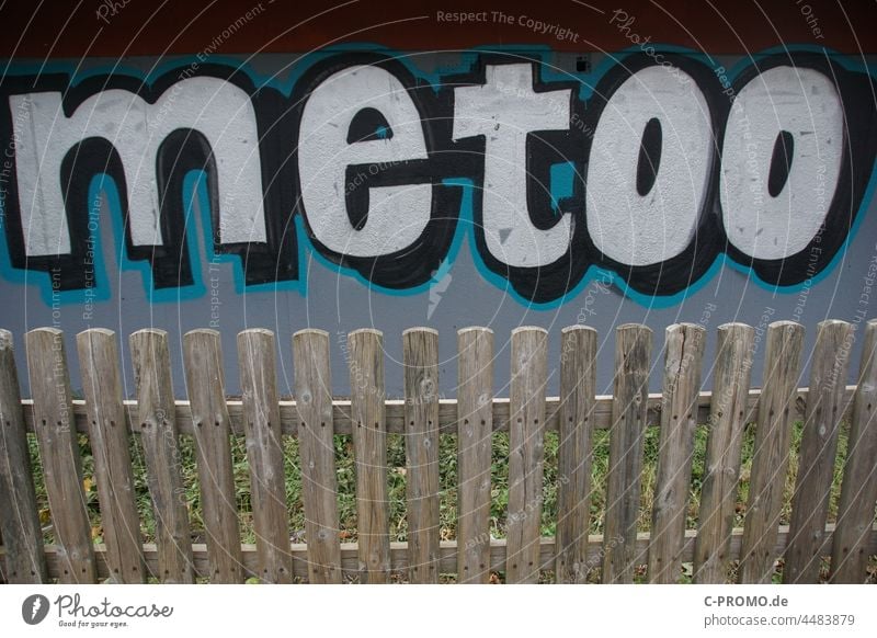 #metoo Grafitti an Hauswand Graffiti Graffiti-Wand MeToo Zaun Holzzaun ich auch