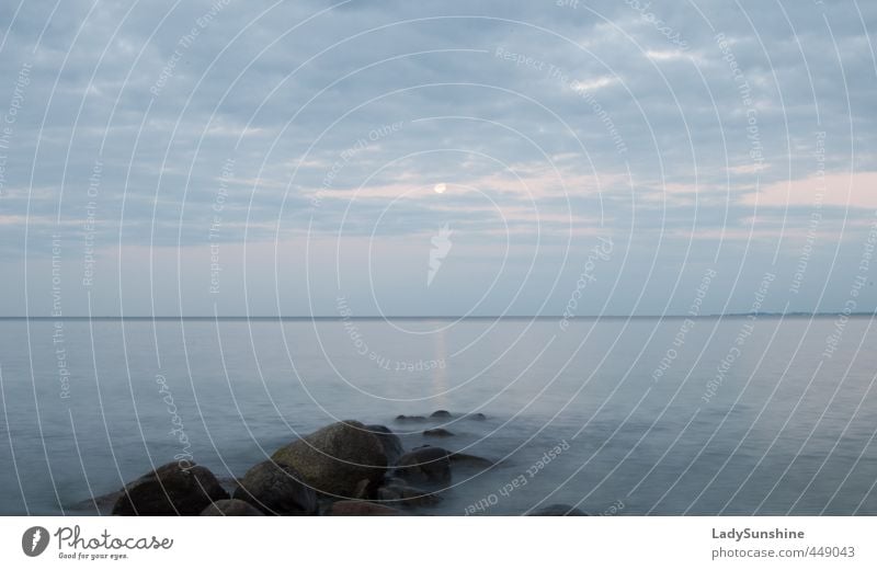 Brücke zum Mond Natur Landschaft Wasser Wolken Horizont Vollmond Sommer Felsen Küste Strand Ostsee Stein Erholung blau Romantik ruhig Einsamkeit Idylle Ferne