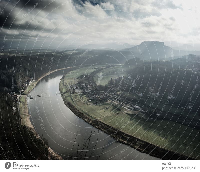 Elbe von oben Umwelt Natur Landschaft Pflanze Himmel Wolken Klima Wetter Schönes Wetter Baum Gras Fluss Lilienstein Elbauen Dorf bevölkert Haus Straße natürlich