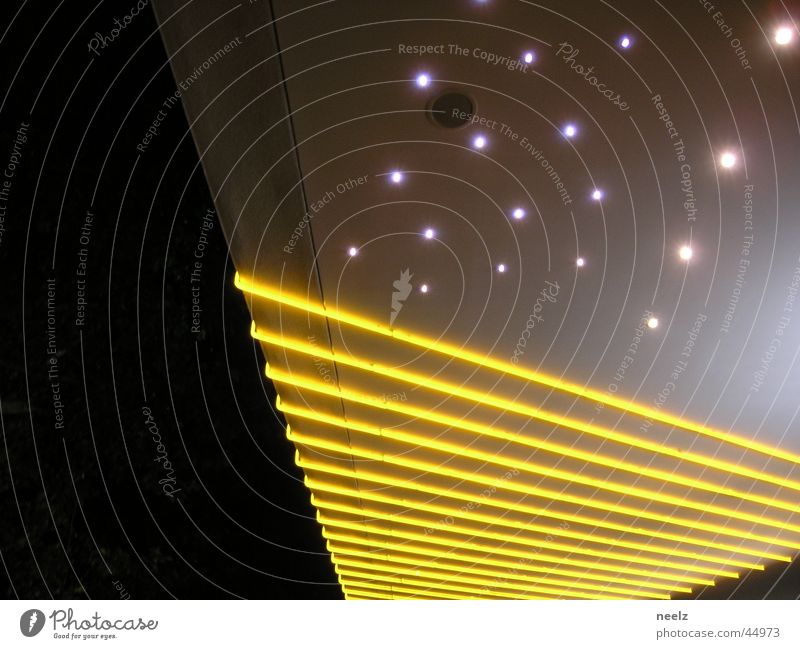 yellow-lines Licht Nacht gelb Kino Cinemaxx Braunschweig Kunstlicht Lampe Neonlicht Architektur Linie Abend