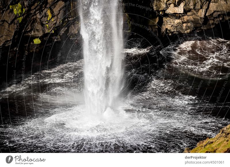 Wasserfall Gásadalur im Detail auf den Färöer Inseln traditionell im Freien spektakulär felsig natürlich Harmonie Wetter Felsen Hügel Umwelt ländlich Hochland