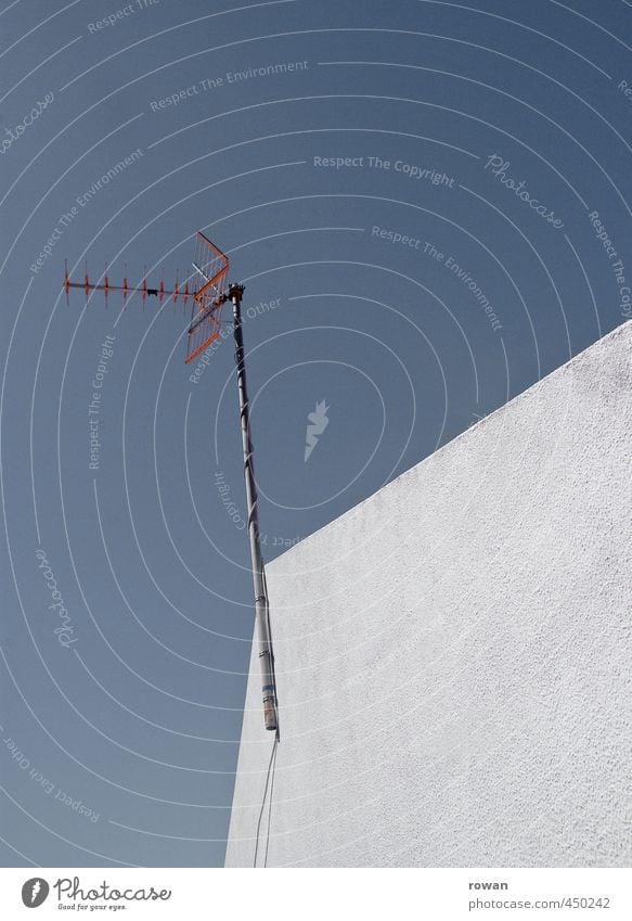 guter empfang Fernseher Handy Technik & Technologie Unterhaltungselektronik Haus Einfamilienhaus Bauwerk Gebäude Fassade Dach Funken Antenne Empfang Stab