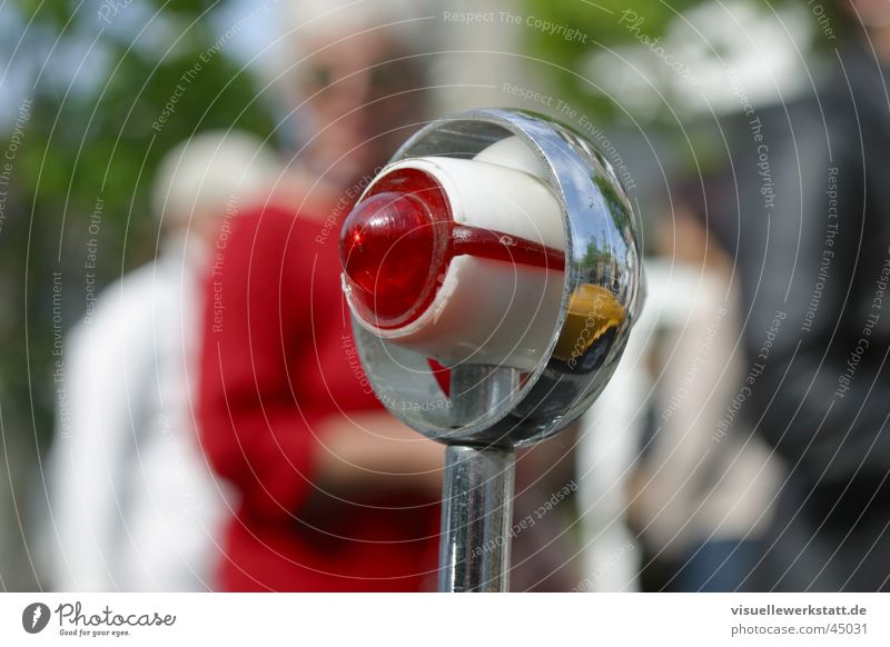 rotes auge Oldtimer Lampe Rücklicht Chrom schön Elektrisches Gerät Technik & Technologie PKW alt Lichtsignal Design Rotlicht