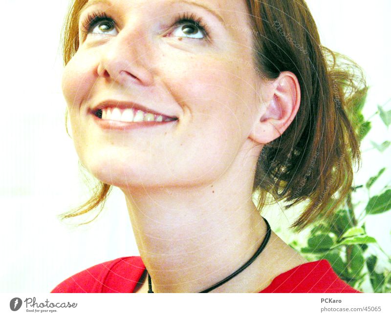 Portrait Frau rot Grimasse Gute Laune lachen Gesicht