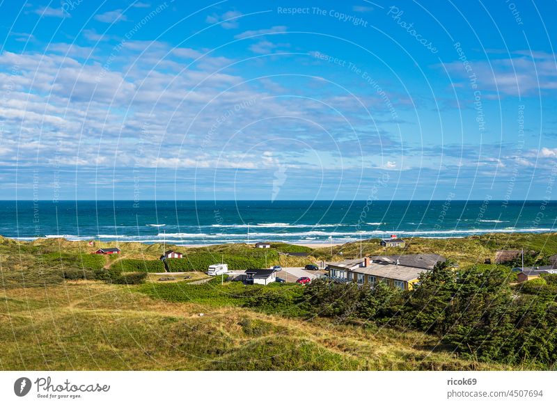 Strand und Düne in Tornby bei Hirtshals in Dänemark Küste Nordsee Meer Skagerrak Sommer Dünengras Wasser Wellen Natur Jütland Hjørring Hjorring Landschaft