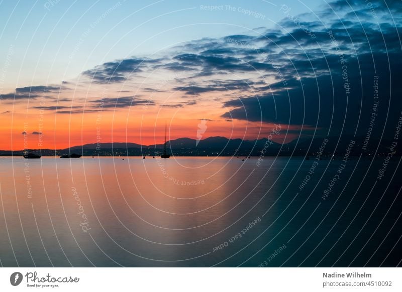 Blaue Stunde überm Gardasee blaue Stunde Sonnenuntergang Licht Rot Abend See Italien Natur Wasser Außenaufnahme Himmel Dämmerung Landschaft Abenddämmerung