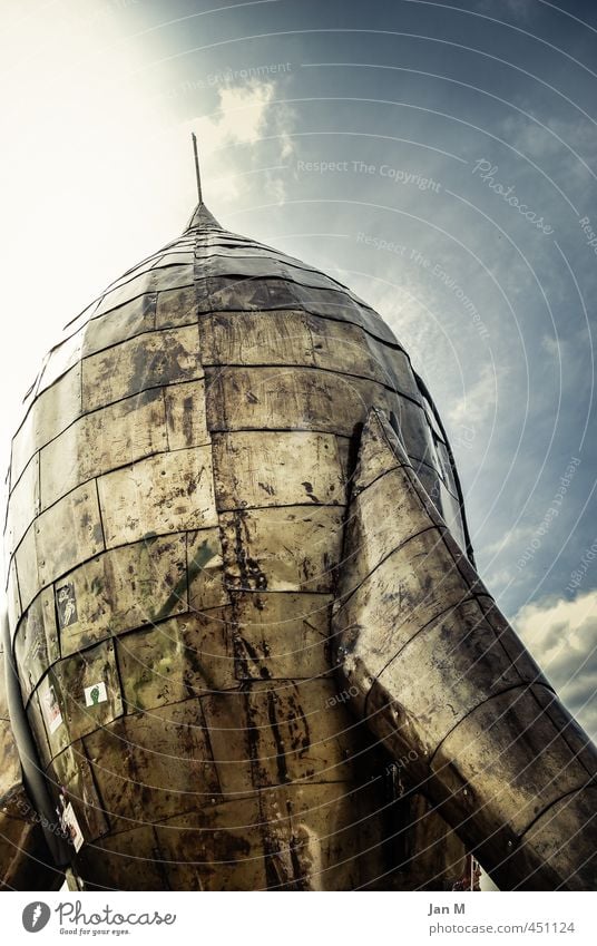 Rakete Skulptur Open Air Sehenswürdigkeit Wahrzeichen Metall Zeichen Freiheit Freude Nostalgie Fusion Festival Farbfoto Außenaufnahme Nahaufnahme Experiment