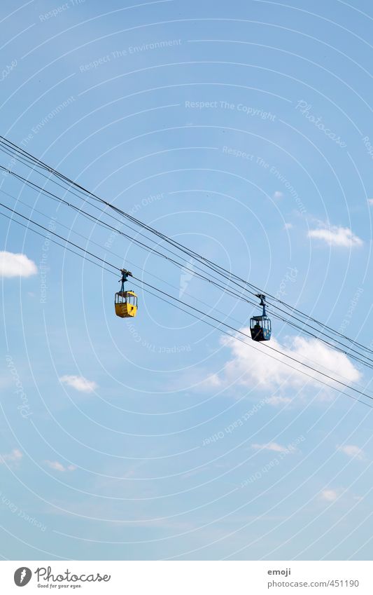 2 Umwelt Natur Himmel nur Himmel Wolkenloser Himmel Sommer blau Freizeit & Hobby Gondellift Seilbahn Tourismus Farbfoto Außenaufnahme Menschenleer