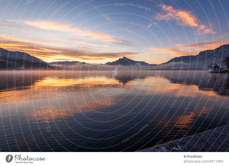 Morgenidylle am Mondsee, Salzkammergut, Österreich See Berge u. Gebirge Wasser Seeufer Außenaufnahme Himmel Farbfoto Landschaft Alpen Idylle