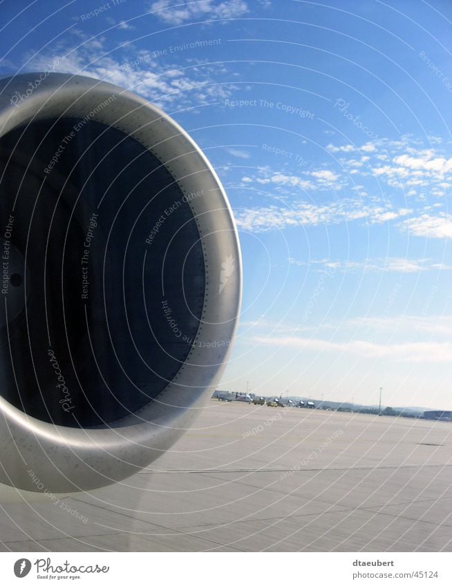 Höhenflug Flugzeug Antrieb Ferien & Urlaub & Reisen Wolken Fenster Luftverkehr düse blau Himmel silber Straße