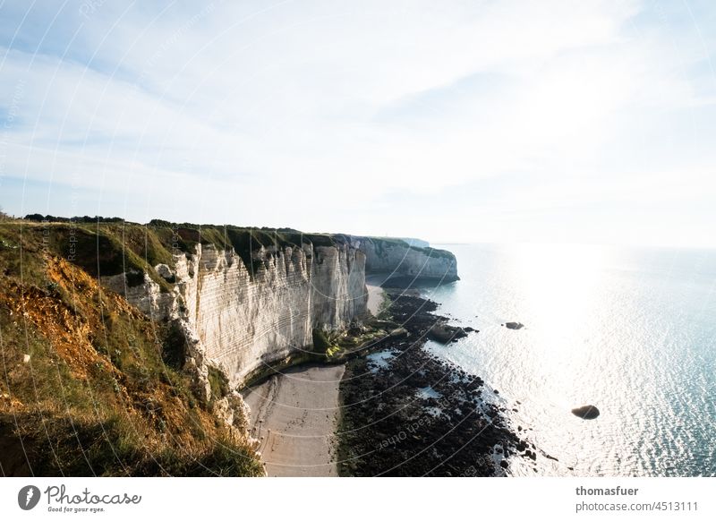 Alabasterküste  - Steilküste in der Normandie Frankreich Meer Natur Étretat Küste Ferien & Urlaub & Reisen Klippe Felsen Horizont Strand Ferne Schönes Wetter