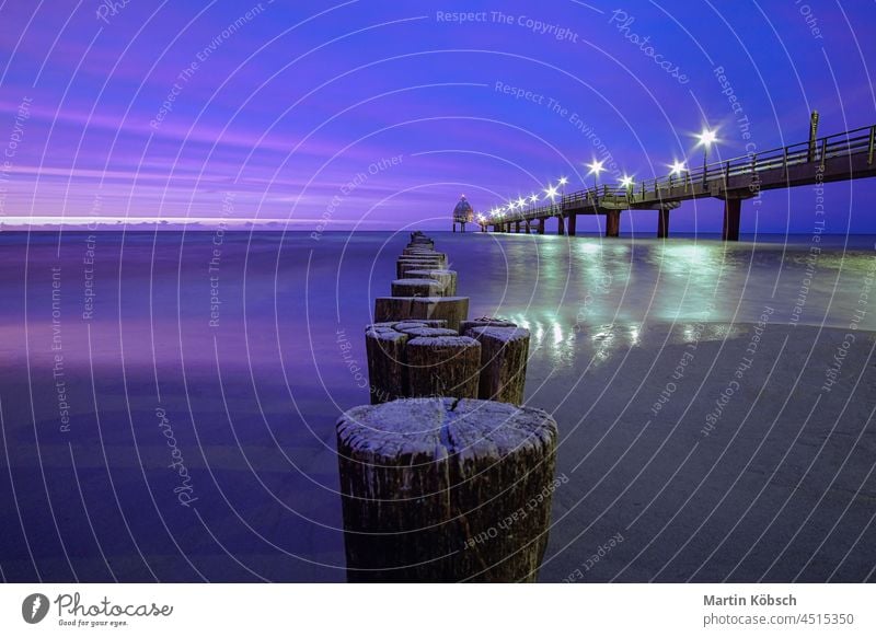 Seebrücke in Zingst zur Blauen Stunde meer wasser zingst deutschland germany ostsee baltic sea seebrücke landscape himmel abendrot nacht beach strand buhnen