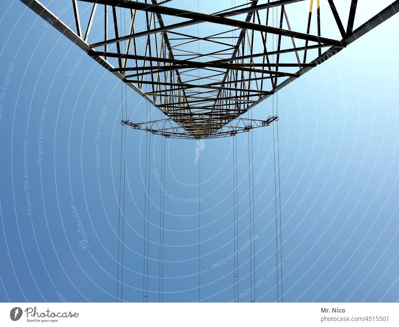 Hochspannungsmast Elektrizität Energiewirtschaft Energie sparen Technik & Technologie Erneuerbare Energie Stromtransport Oberleitung Wolkenloser Himmel