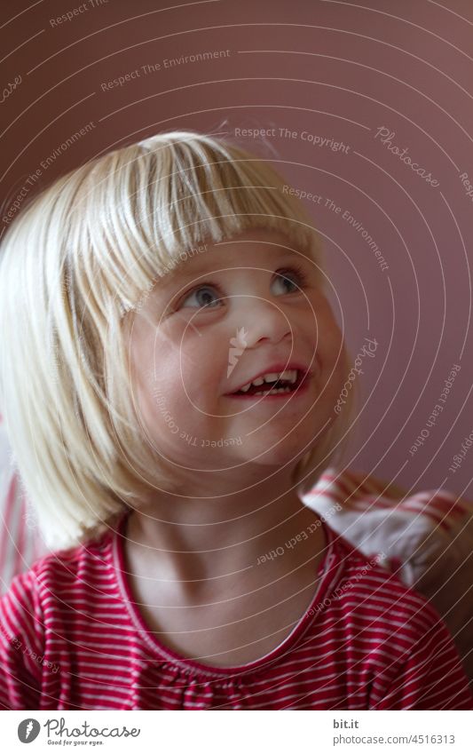 Stripes & Stars, fliegen durch die Luft. Kind Mädchen Mensch Freude Kindheit Fröhlichkeit Glück Lebensfreude Zufriedenheit lachen Kleinkind 1-3 Jahre glücklich