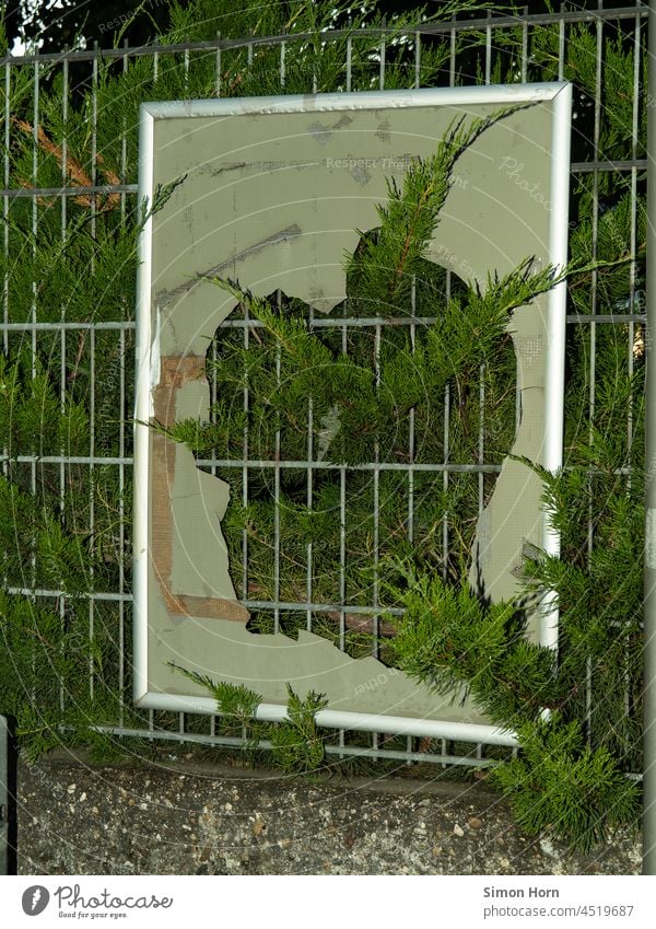 plakative Natur renaturierung Urbanisierung Urban gardening Farbfoto Werbung Bioprodukte Nutzpflanze Infrastruktur Schlagloch Lebensmittel Plakatwand Garten