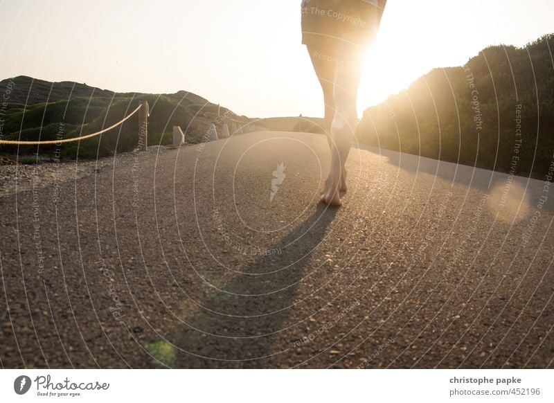 walking on sunshine Leben harmonisch Wohlgefühl Zufriedenheit Sinnesorgane Ferien & Urlaub & Reisen Ausflug Freiheit Sommer Sommerurlaub Sonne feminin Beine Fuß