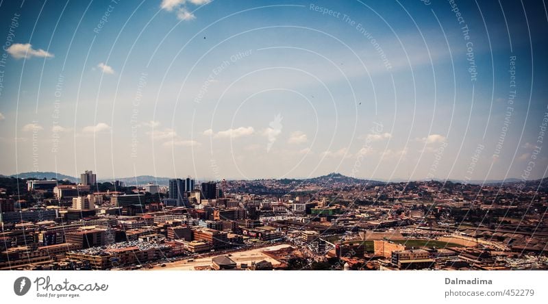 Uganda / Kampala Afrika Stadt Hauptstadt Stadtzentrum Skyline Haus Gebäude Fußballstadion Fußballplatz Armut authentisch dreckig groß modern Panorama (Aussicht)