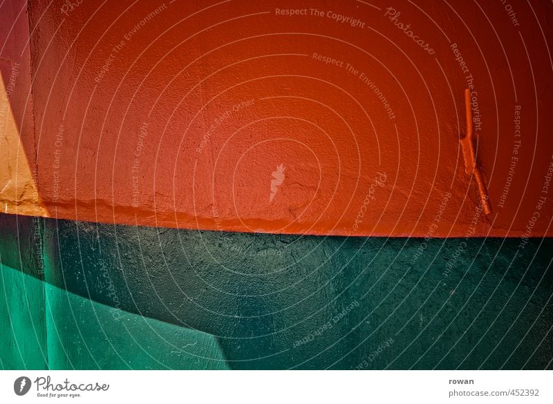 rot grün Schifffahrt Stahl Metall Schornstein Wasserfahrzeug Sonne Schatten Hintergrundbild Koalition Farbfoto Außenaufnahme Menschenleer Textfreiraum rechts