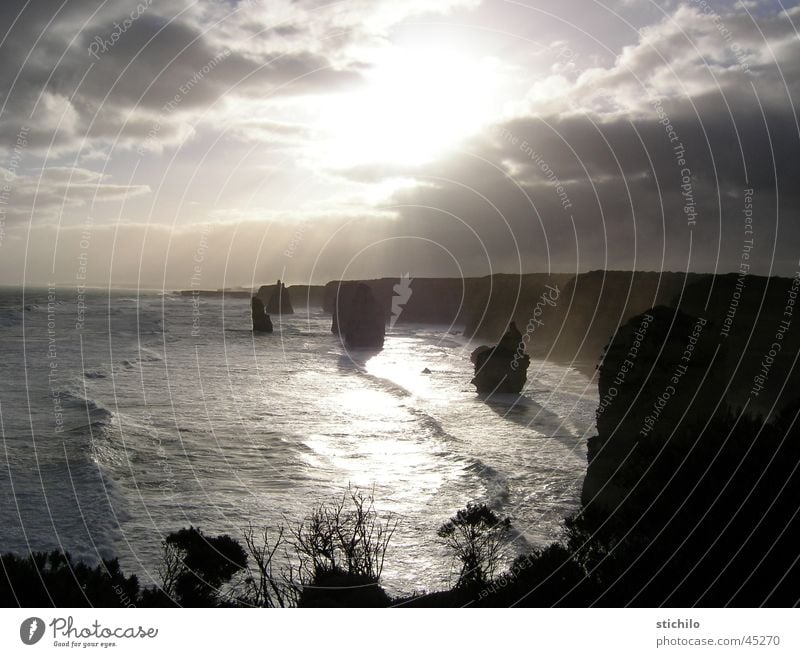 12 Apostel Australien Meer Klippe Sonnenstrahlen Great Ocean Road Australien + Ozeanien