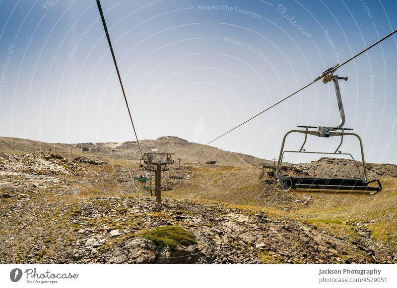 Seilbahn vom Skigebiet Sierra Nevada durch den Nationalpark Sierra Nevada, Spanien Berge Landschaft Textfreiraum sierra nevada nationalpark Taxifahrzeug