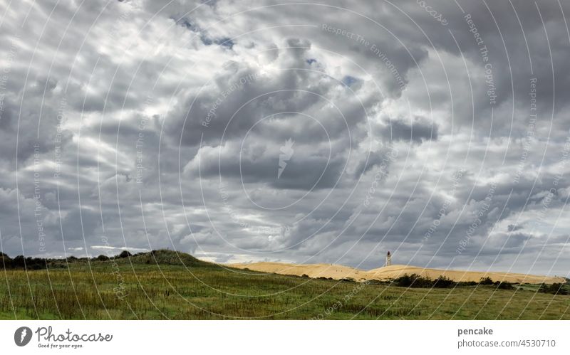 naturschauspiel Himmel Wolken Dänemark Rubjerg Knude dramatisch Naturschauspiel Herbst Herbststürme Sturm Leuchtturm Wanderdüne Rubjerg Knude Sand Küste Nordsee