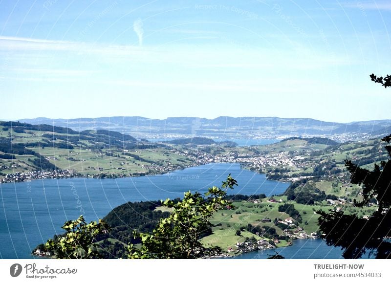 Im Nebelmonat November mal einen sommerlichen Weitblick wagen - vom Bürgenstock über den Vierwaldstaettersee (Lake Lucerne), Schweiz, in Richtung Küssnacht See