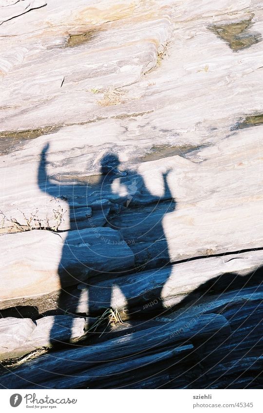 Masi Mann Frau Paar Schatten Stein Mensch Sommer Liebe paarweise Liebespaar Zusammensein Partnerschaft Vertrauen Zuneigung harmonisch Glück zusammengehörig