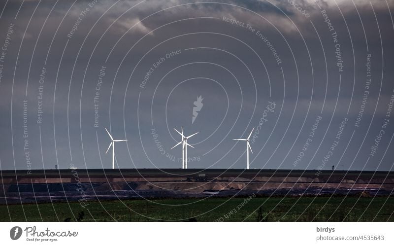 Windkraftanlagen , Windräder an der Kante zum Braunkohlentagebau Garzweiler 2 in NRW regenerative Energie Windenergie Energiewirtschaft Fossile Energie