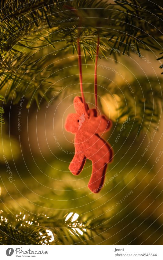 Weihnachtsbaum mit rotem Elch Weihnachten & Advent Weihnachtsdekoration Filz grün leuchten lichter Lichterkette Tanne glänzend Beleuchtung Abend