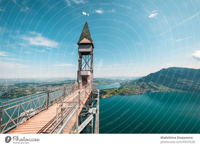 Hammetschwand Lift am Bürgenstock im Kanton Luzern Freistehender Lift Schweiz Europa Freiluftaufzug Felsenweg Nidwalden Aufzug Panorama Vierwaldstättersee