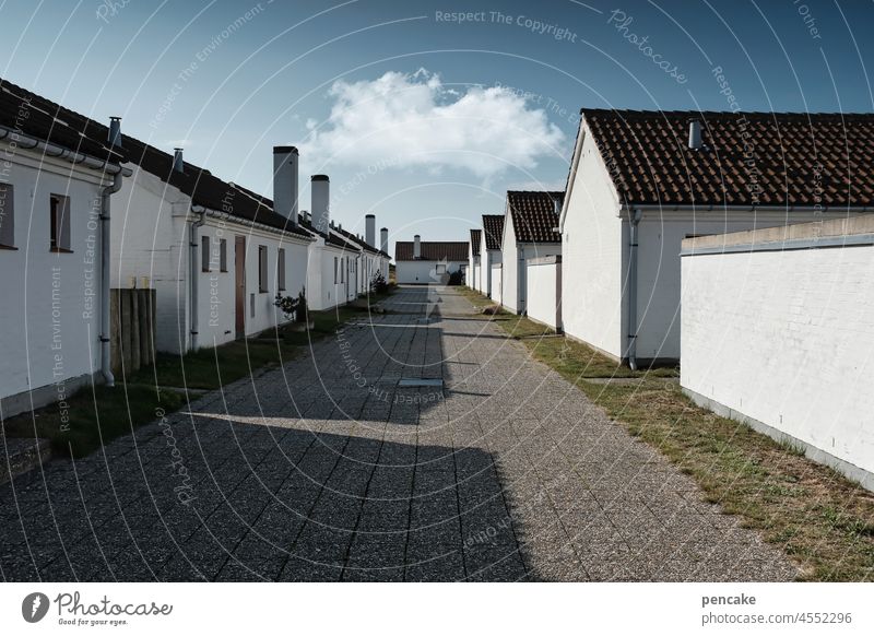 ein wölkchen am himmel Häuser Siedlung alt Himmel Wolke Ferien Ferienhaus Dänemark 70s Ferien & Urlaub & Reisen Menschenleer Nordsee Küste Meer