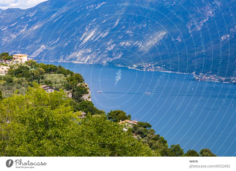 Blick auf den Gardasee von Tremosine aus Gardesana Straße Feiertag italienische Stadt Italien mediterran Erholung Ansicht Textfreiraum Feiertage Italienisch See