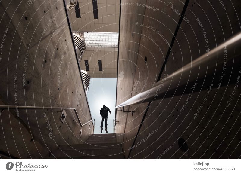 stairs and skyskrapers Treppe Architektur springen Mensch Silhouette Außenaufnahme 1 Mann Licht Gebäude Bauwerk Wand Schatten Geländer Farbfoto Mauer Tag