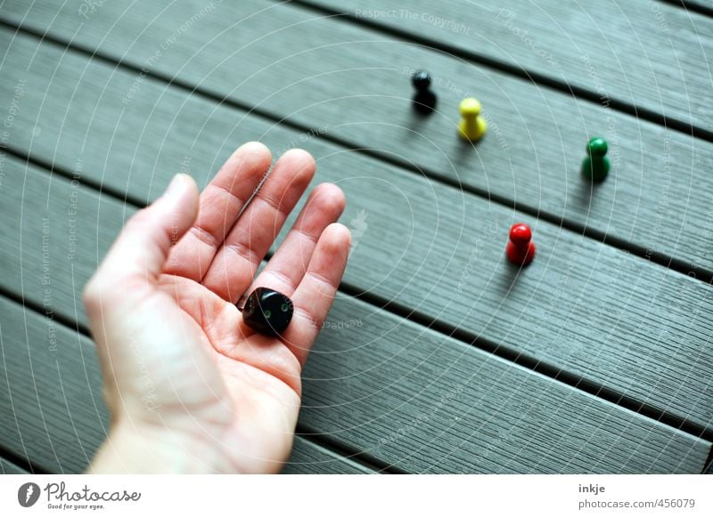 .....alle aus demselben Holz? Karriere Erfolg Sitzung Team Parteien Erwachsene Leben Hand 1 Mensch Spielzeug Würfel Spielfigur Stimmung klug Gerechtigkeit