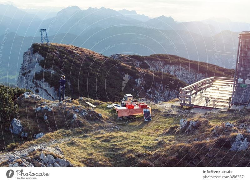 Gipfel Licht Außenaufnahme Landschaft Berge u. Gebirge Hügel Natur Aussicht Himmel Wolken Ferne Freude Moos Gras Sträucher Freiheit Stimmung Farbfoto