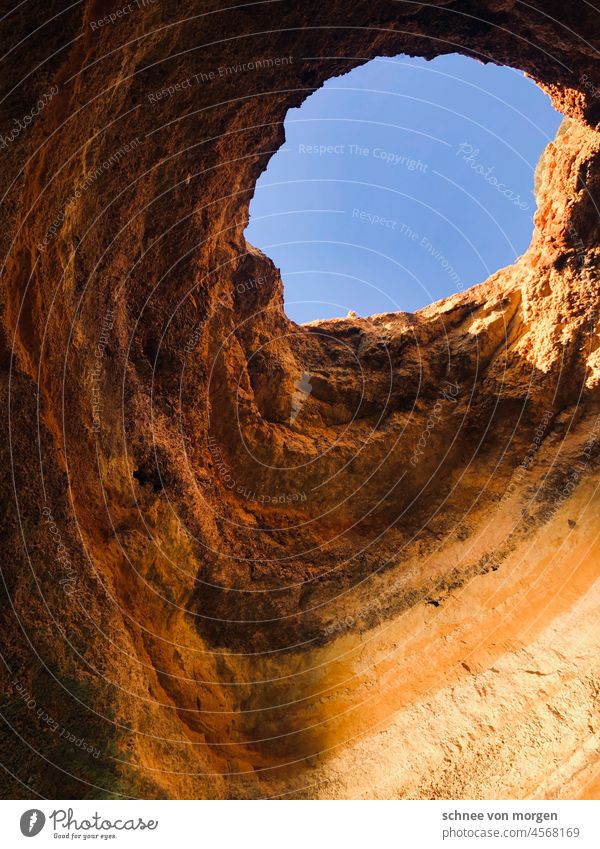 Himmelsblau Blau Meer Felsen Portugal Algarve Küste Außenaufnahme Wasser Landschaft Ferien & Urlaub & Reisen Wellen Menschenleer Tourismus Stein Sonnenlicht