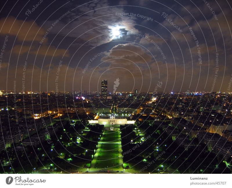 Ecole Militaire Frankreich Paris Stadt Tour d'Eiffel Champs de Mars Nacht Vollmond Wolken Langzeitbelichtung Aussicht Ferien & Urlaub & Reisen Europa großtadt