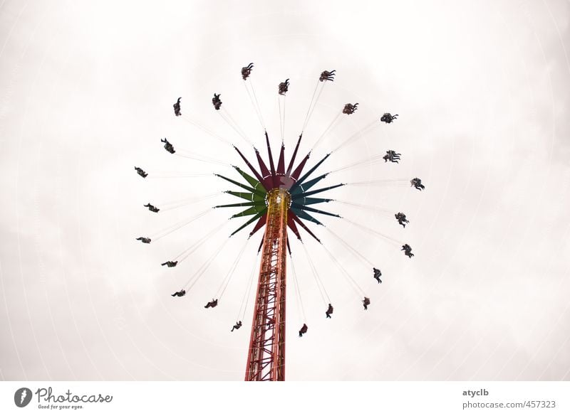 Flying High Lifestyle Freude Glück Feste & Feiern Oktoberfest Jahrmarkt drehen Erholung fliegen grau Euphorie Tapferkeit Vertrauen Sicherheit Höhenangst