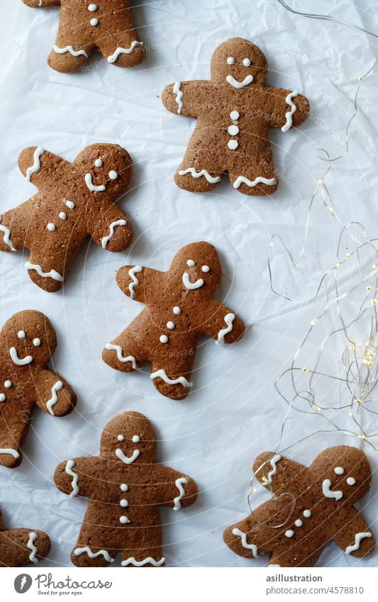 Lebkuchenmännchen gingerbread Lebkuchenmann Weihnachten & Advent Lichterkette backen Smile Smiley freundlich happy konformität gleich Männchen Freude Backwaren