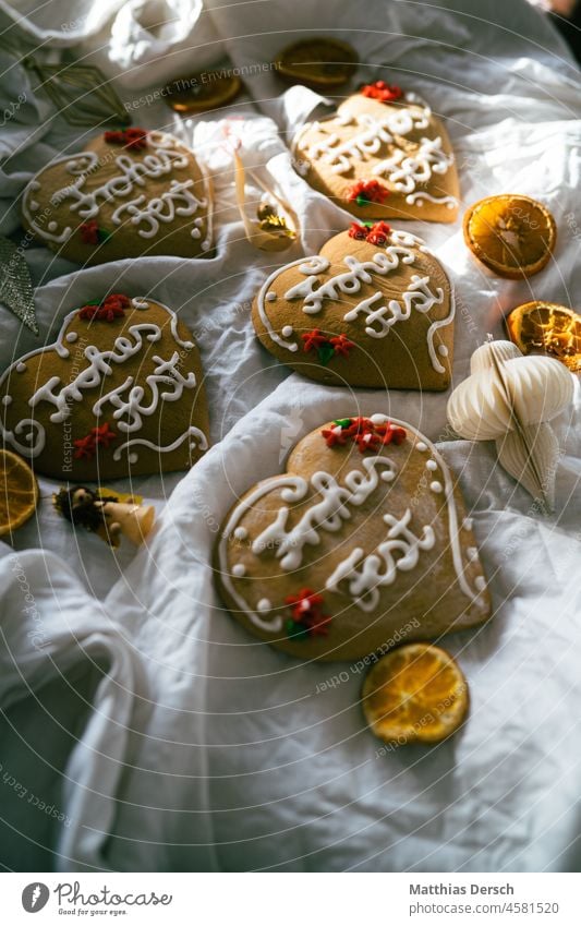 In der Weihnachtsbäckerei backen Weihnachten & Advent Plätzchen Weihnachtsgebäck Backwaren süß Ausstechform lecker Plätzchenteig Plätzchen ausstechen