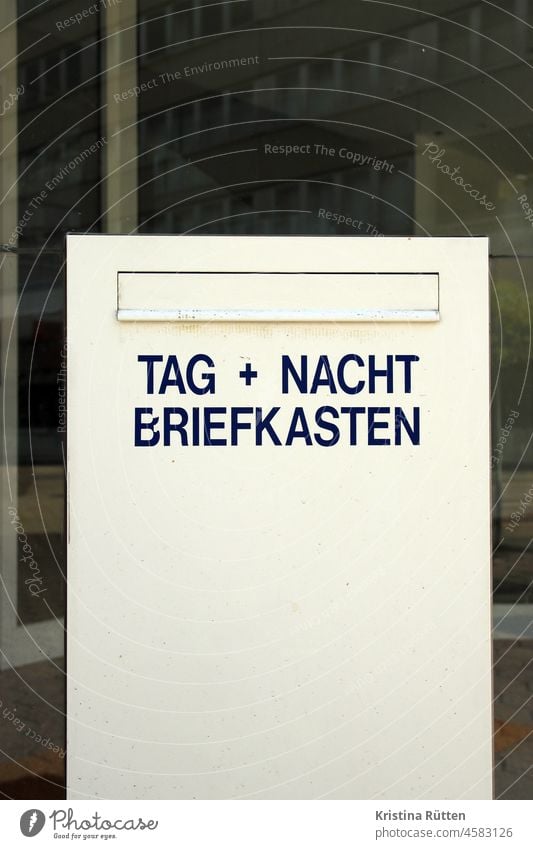 tag + nacht briefkasten briefschlitz briefklappe briefeinwurf 24h tagsüber nachts einwerfen haus gebäude amt behörde verwaltung unterlagen dokumente