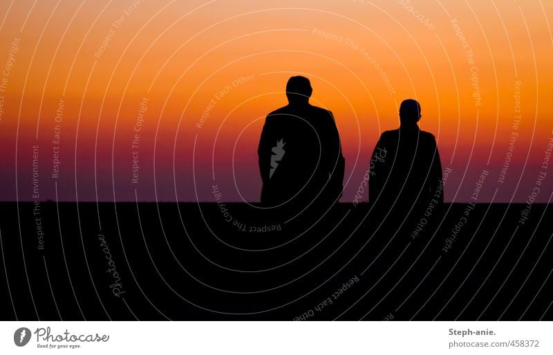 Farbrausch 2 Mensch Himmel Wolkenloser Himmel Horizont Sonnenaufgang Sonnenuntergang Sonnenlicht Schönes Wetter gehen genießen laufen authentisch