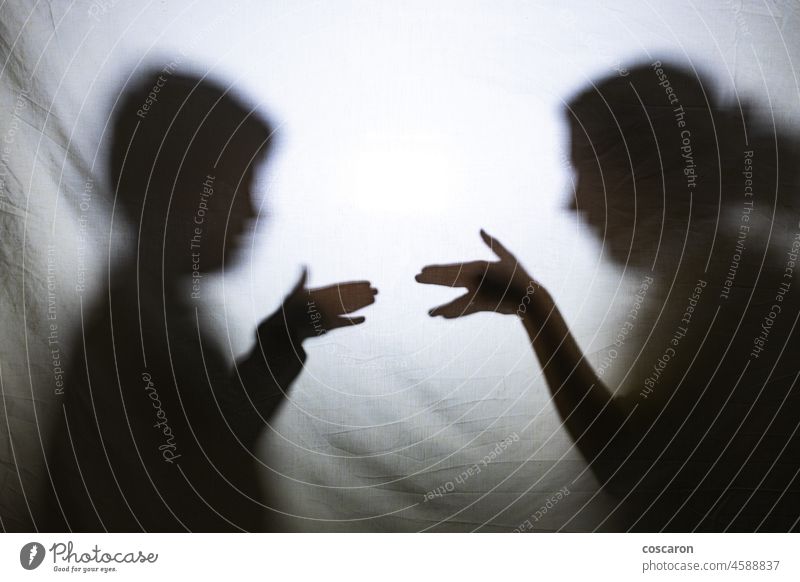 Mutter und Sohn spielen mit Schatten hinter einem Bettlaken Baby Hintergrund schön Schlafzimmer hinten Junge Jungen Bruder Kind Chinesisch chinesische Schatten