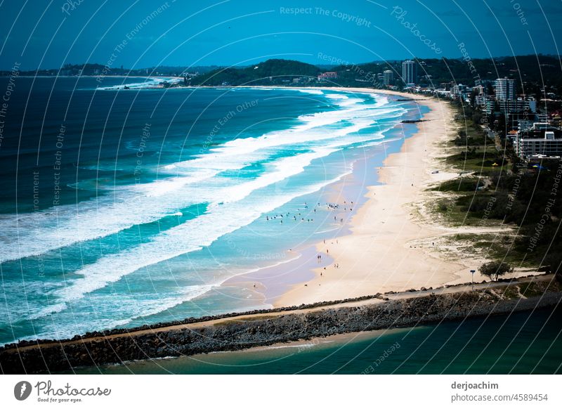 Ein wunderschöner Meeres Strand, mit türkis blauem Wasser. Das ganze Jahr weiße  Wellen, und viel Platz zum hinlegen. Küstenstreifen Küstenlinie MEER Landschaft