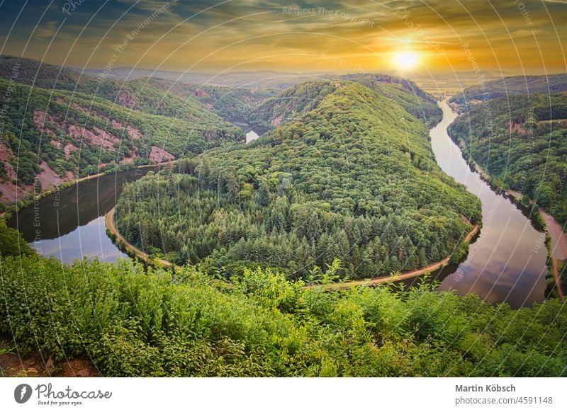 Saarschleife Aussicht vom Baumwipfelpfad Turm im Saarland saarschleife cloef aussichtspunkt saarland ausblick fluss landschaft baumwipfelspfad sonne natur